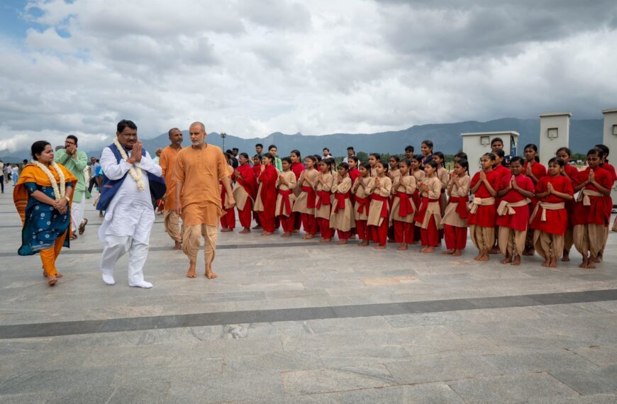 Shri Jual Oram’s Spiritual Sojourn at Isha Yoga Centre in Coimbatore