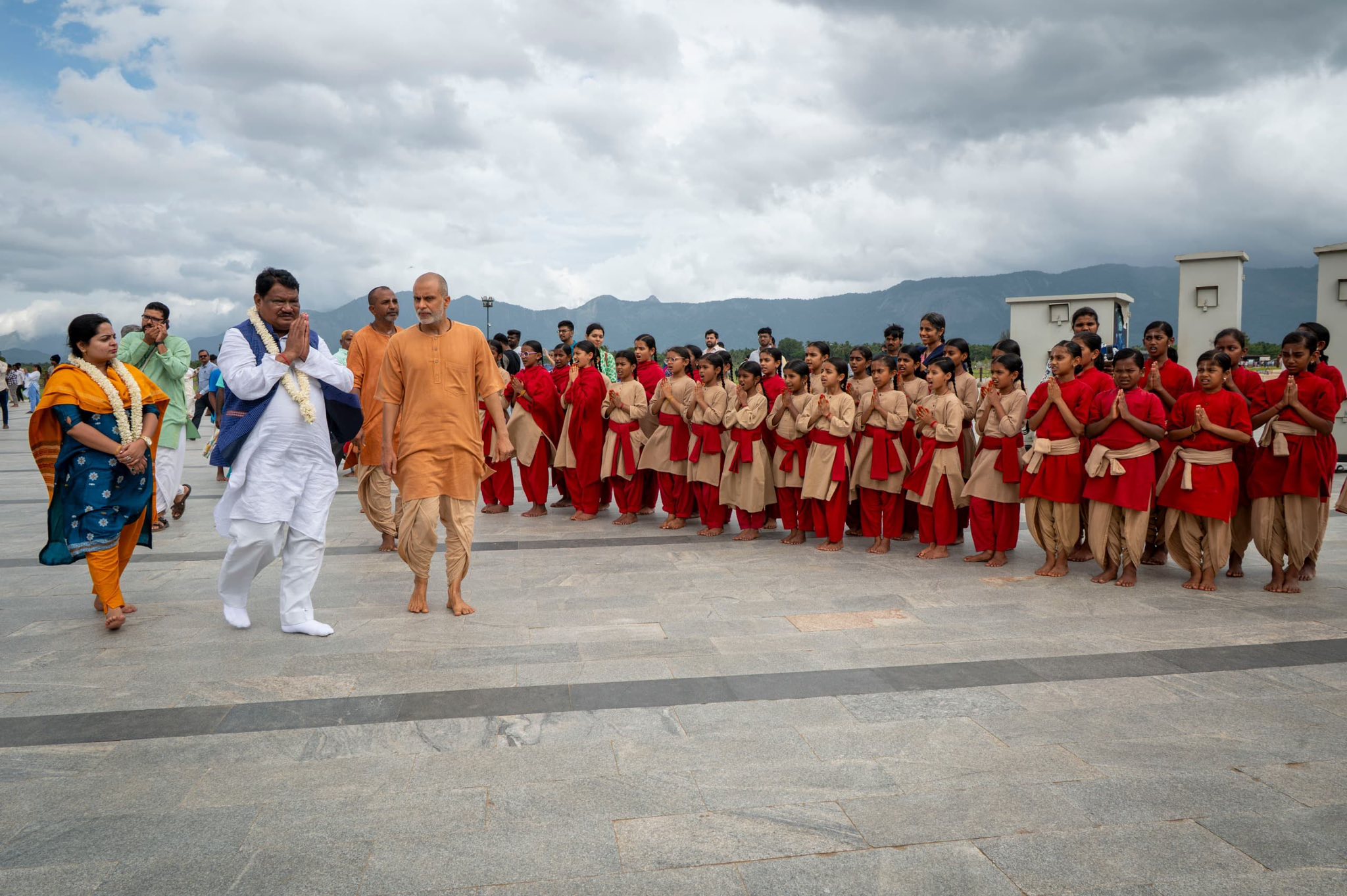 Shri Jual Oram’s Spiritual Sojourn at Isha Yoga Centre in Coimbatore